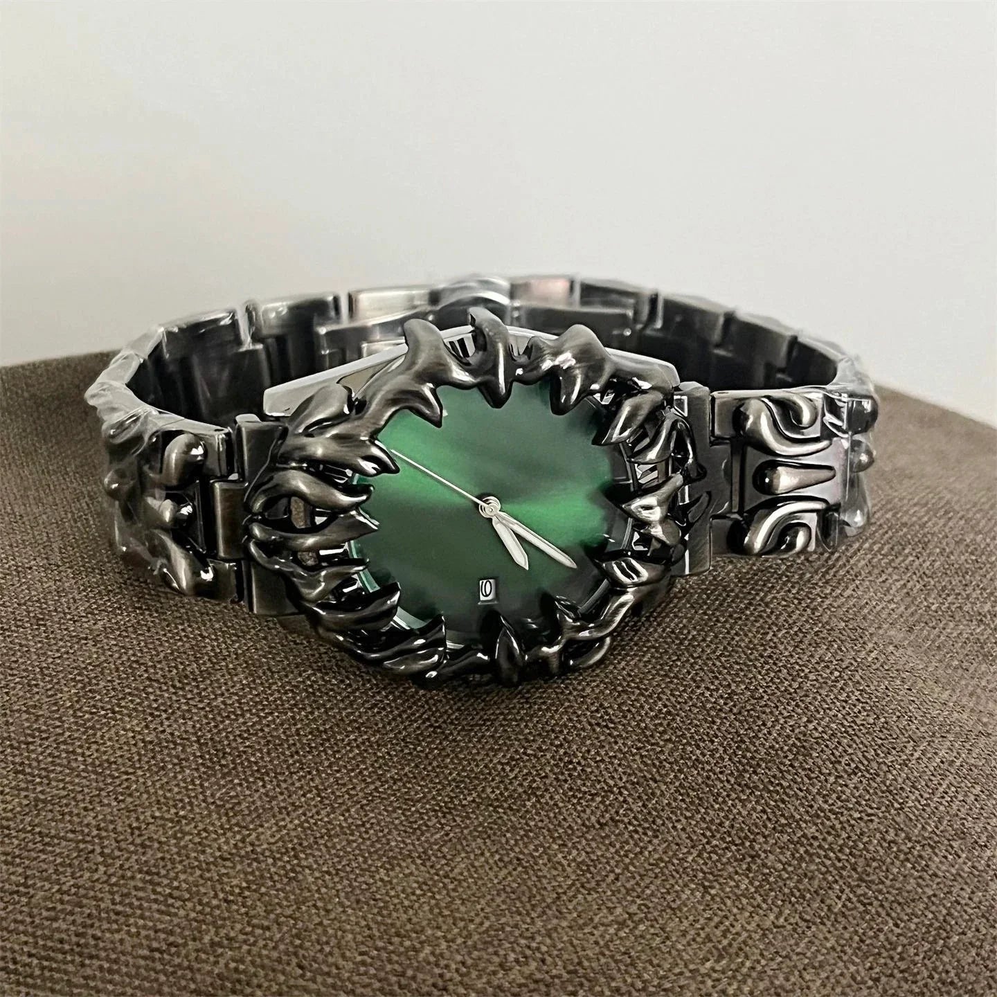 Velora Sculpted Watch – green dial