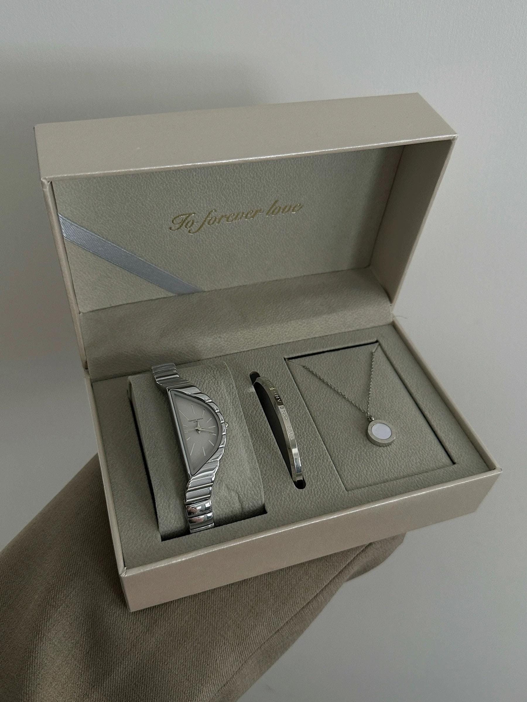 Velora Apex Watch – Triangular Minimalist Steel Timepiece